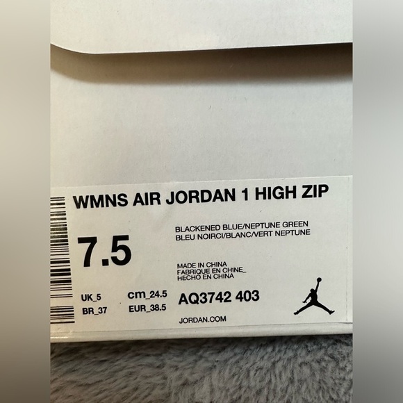 Jordan 1 High Zip Sneakers - Picture 5 of 8